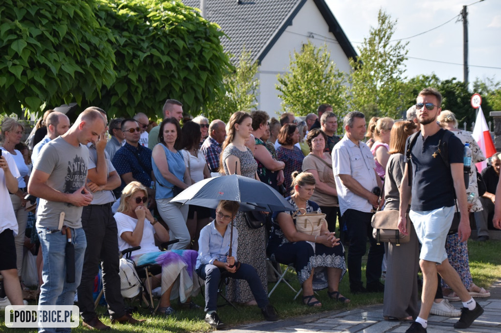 Tak wyglądało Boże Ciało w znanym z kwietnych dywanów Spycimierzu