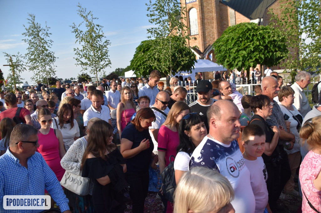 Tak wyglądało Boże Ciało w znanym z kwietnych dywanów Spycimierzu