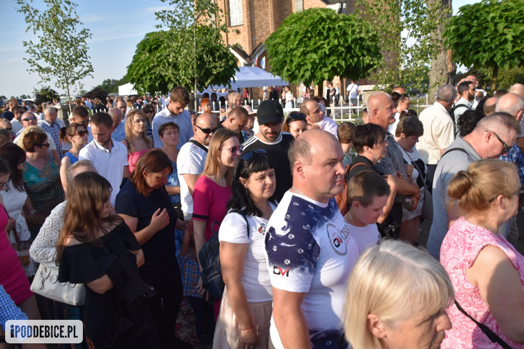 Tak wyglądało Boże Ciało w znanym z kwietnych dywanów Spycimierzu