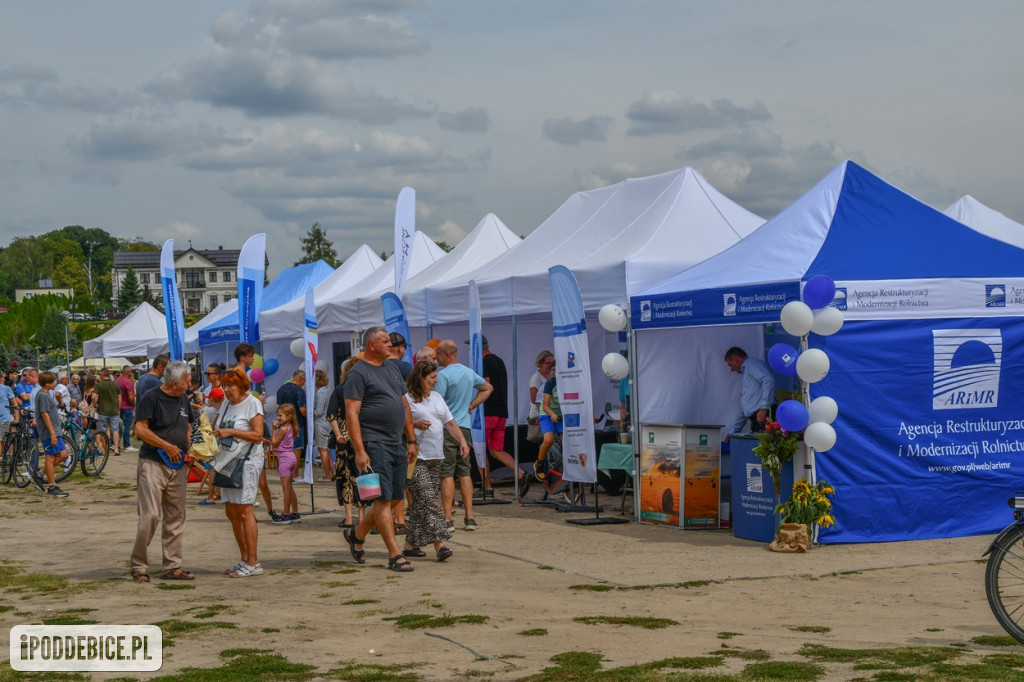 Mezo, Margaret i lokalni wykonawcy na Pikniku z Województwem Łódzkim w Uniejowie