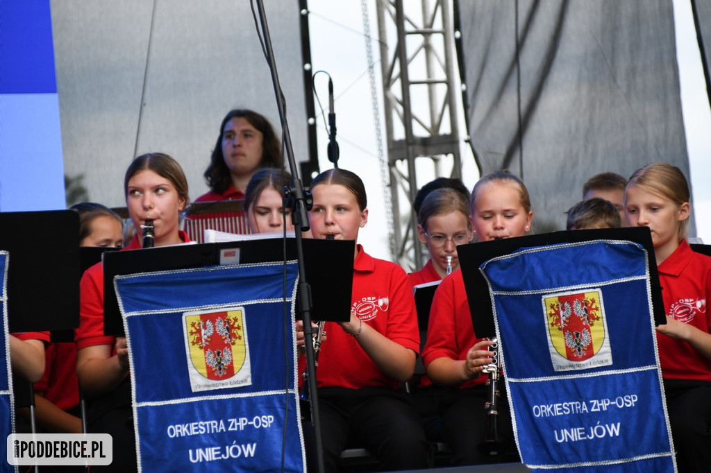 Mezo, Margaret i lokalni wykonawcy na Pikniku z Województwem Łódzkim w Uniejowie