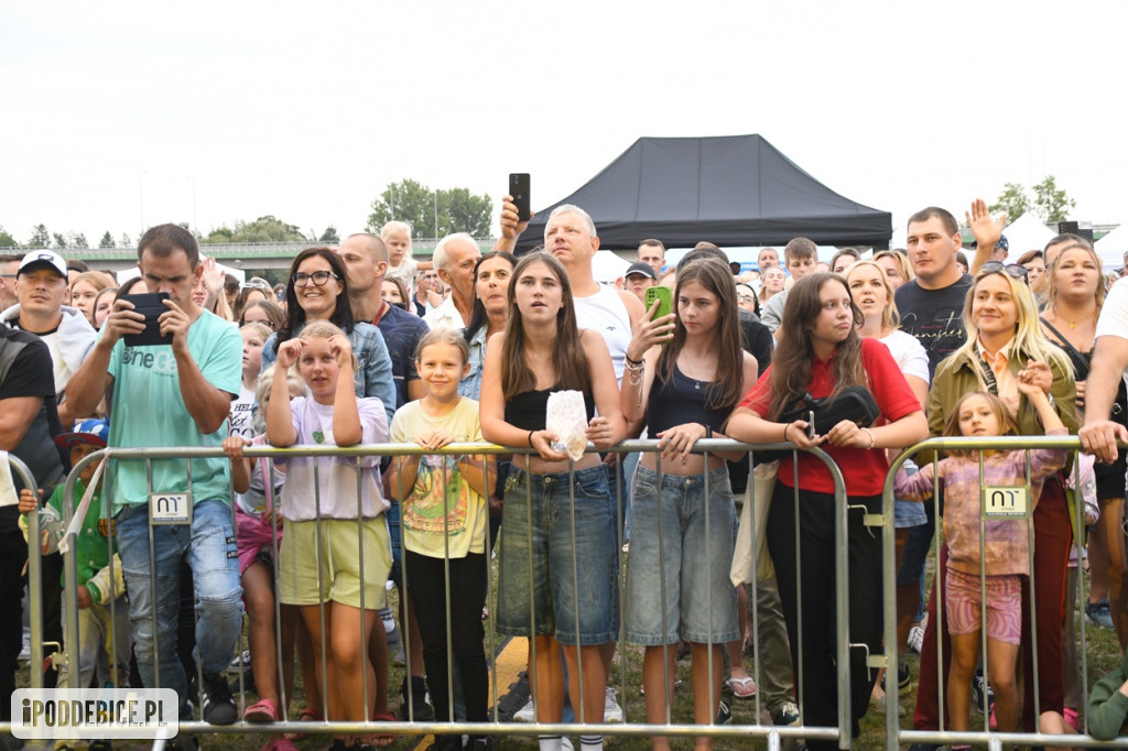 Mezo, Margaret i lokalni wykonawcy na Pikniku z Województwem Łódzkim w Uniejowie