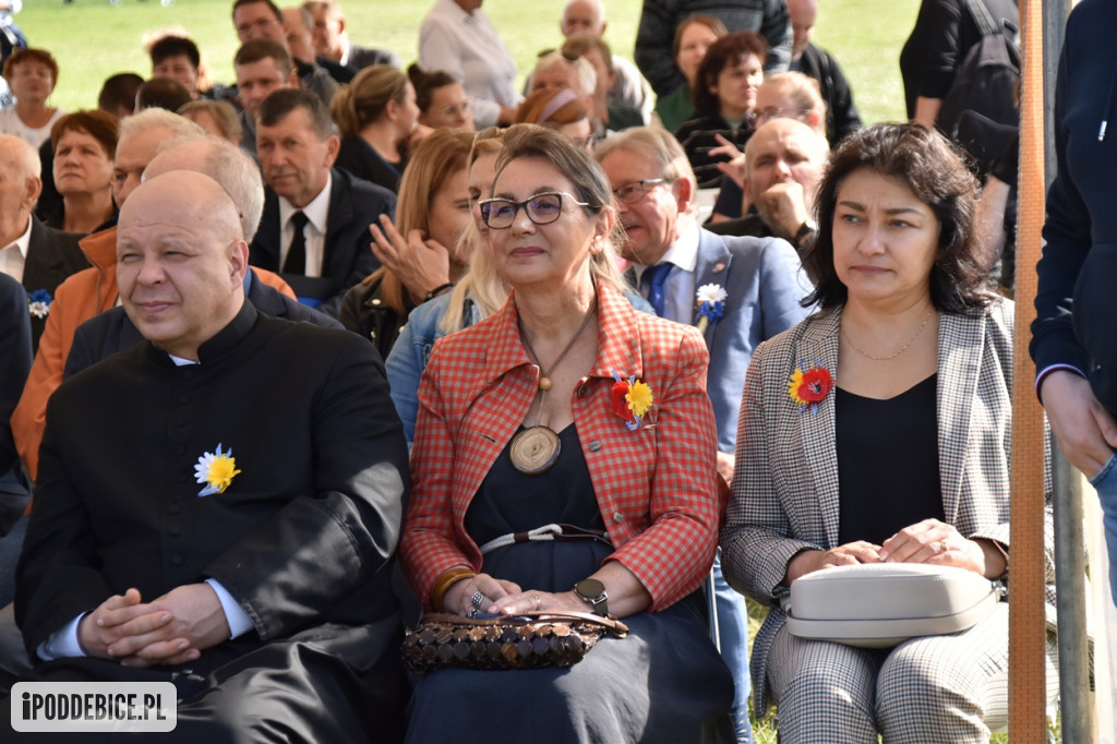 XII Dożynki Powiatu Poddębickiego połączono z Gminno-Parafialnym Świętem Plonów [ZDJĘCIA]