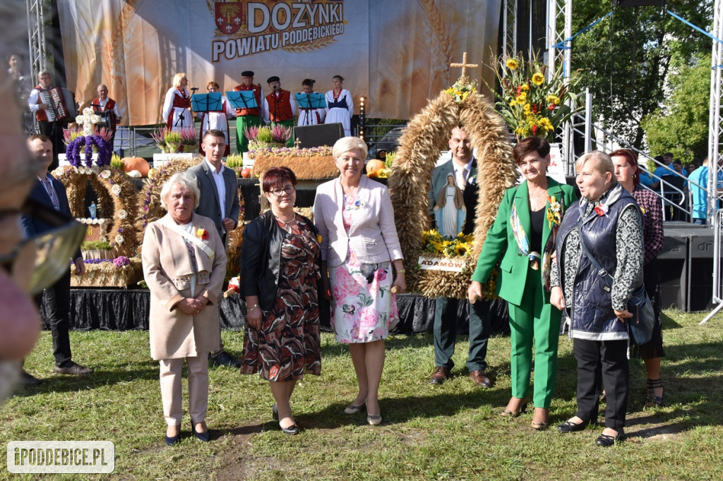 XII Dożynki Powiatu Poddębickiego połączono z Gminno-Parafialnym Świętem Plonów [ZDJĘCIA]