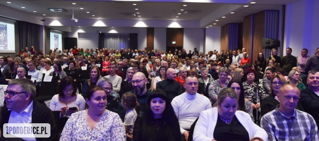 Miecznikowski i Sierocki na scenie w Uniejowie. T