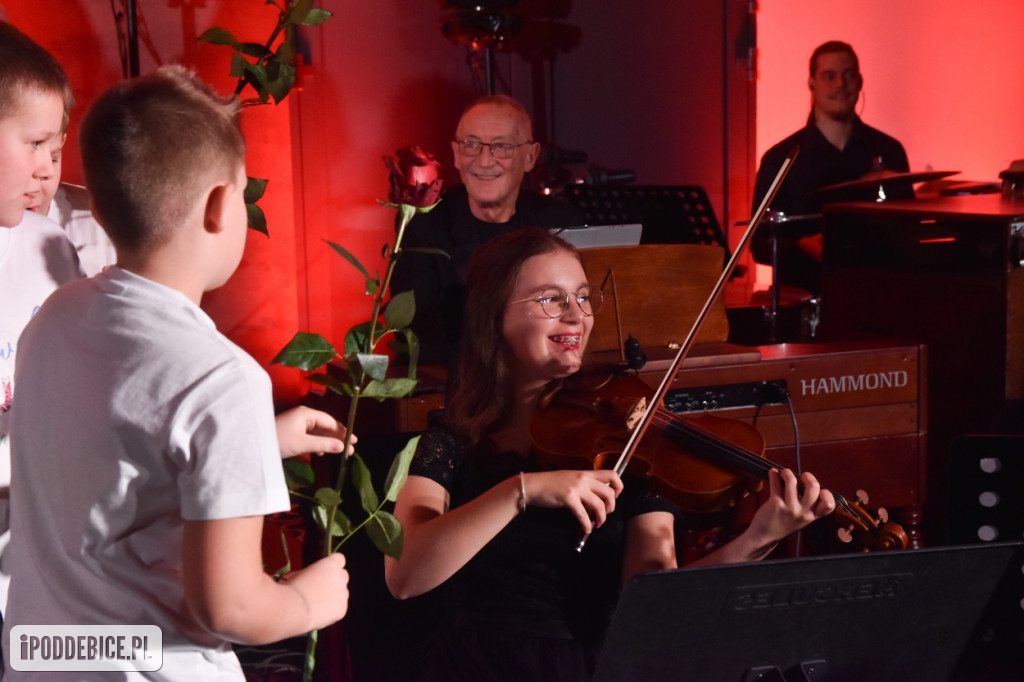 Miecznikowski i Sierocki na scenie w Uniejowie. T