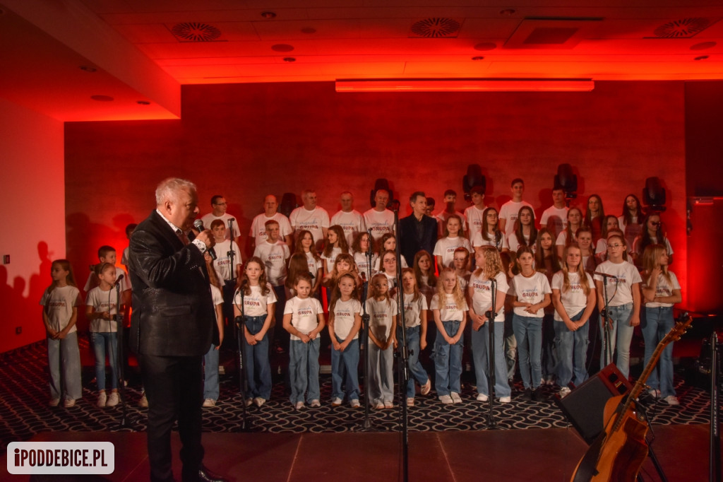 Miecznikowski i Sierocki na scenie w Uniejowie. T