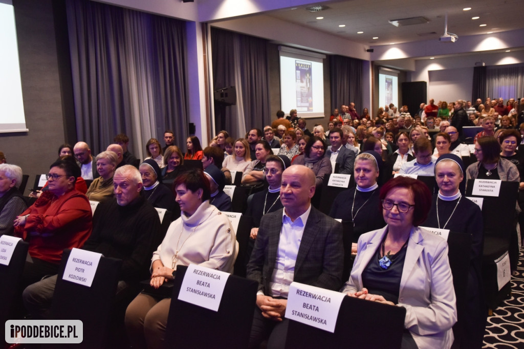 Miecznikowski i Sierocki na scenie w Uniejowie. T