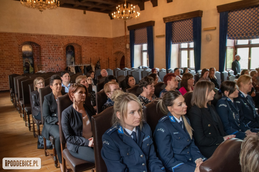100 lat kobiet w polskiej Policji. W Uniejowie świętowały policjantki z Poddębic
