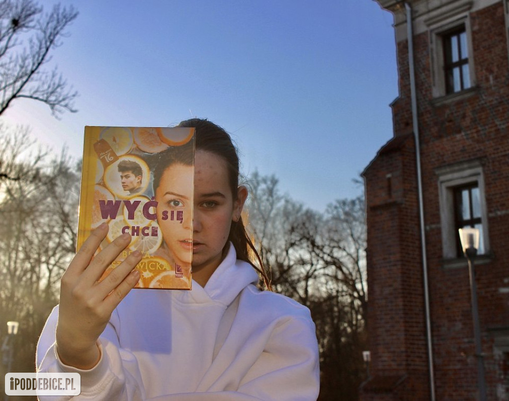 „Sleeveface, czyli ubierz się w książkę”