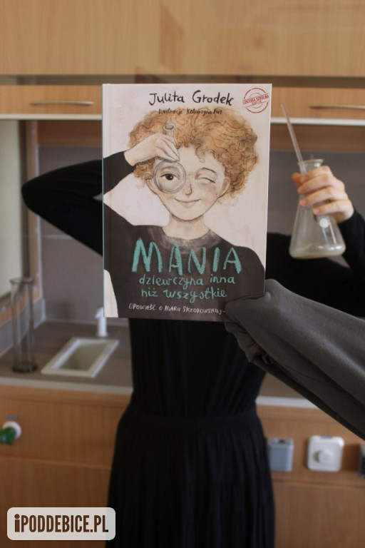 „Sleeveface, czyli ubierz się w książkę”
