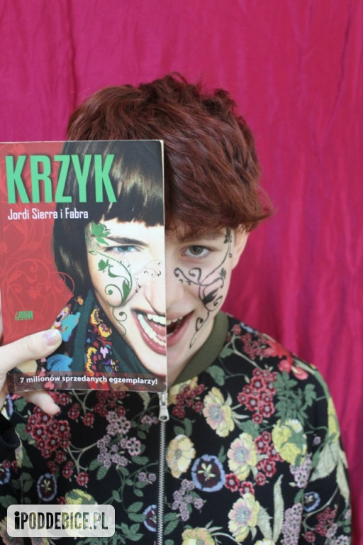 „Sleeveface, czyli ubierz się w książkę”