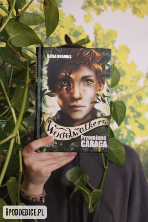 „Sleeveface, czyli ubierz się w książkę”