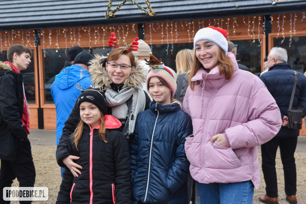 Żywa szopka bożonarodzeniowa w Zoo Borysew