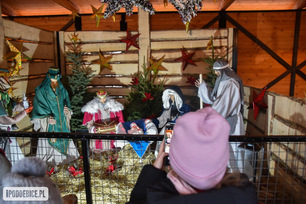 Żywa szopka bożonarodzeniowa w Zoo Borysew