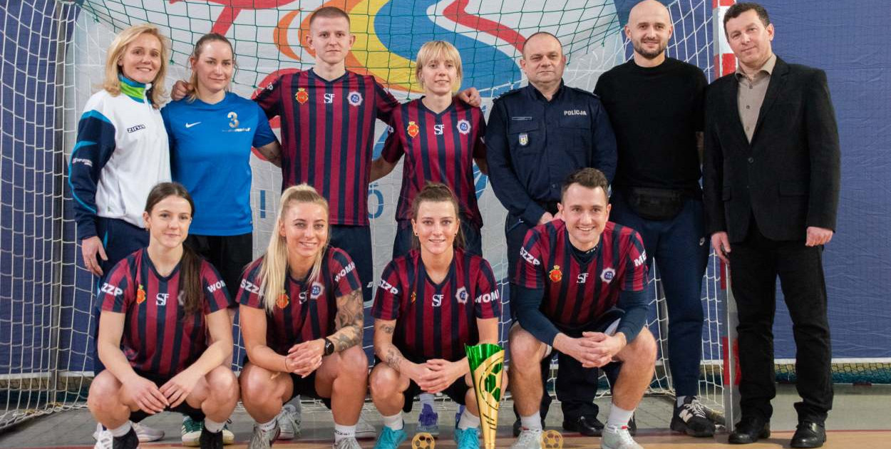 Policjantki i policjanci zagrali w Turnieju Halowej Piłki Nożnej