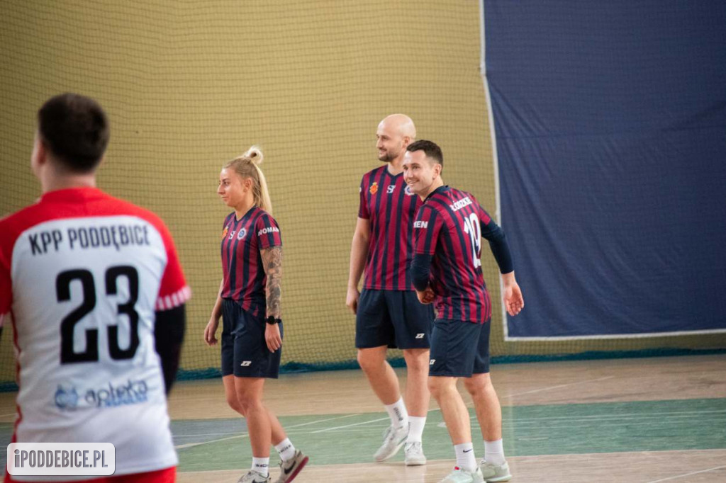 Policjantki i policjanci zagrali w Turnieju Halowej Piłki Nożnej