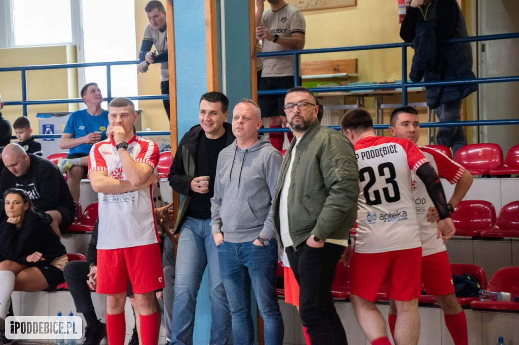 Policjantki i policjanci zagrali w Turnieju Halowej Piłki Nożnej