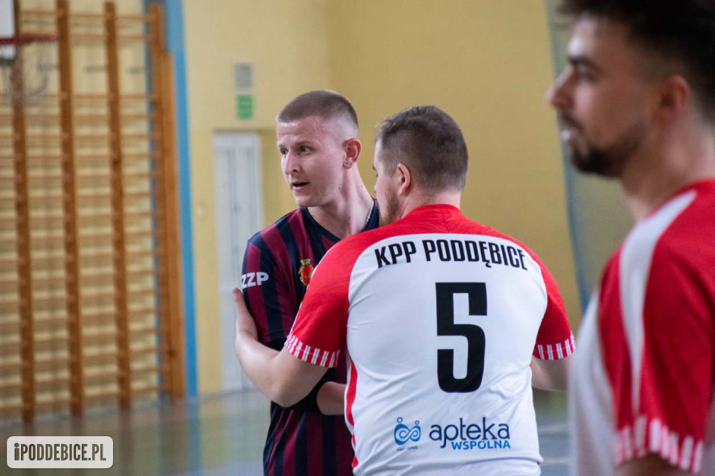 Policjantki i policjanci zagrali w Turnieju Halowej Piłki Nożnej