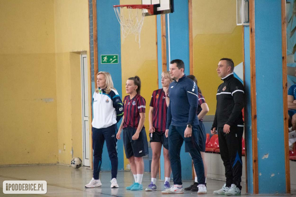 Policjantki i policjanci zagrali w Turnieju Halowej Piłki Nożnej