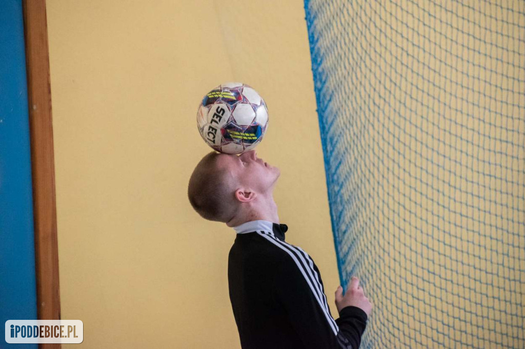 Policjantki i policjanci zagrali w Turnieju Halowej Piłki Nożnej