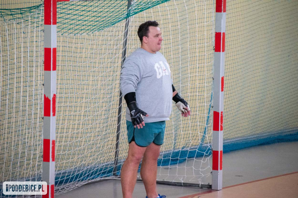 Policjantki i policjanci zagrali w Turnieju Halowej Piłki Nożnej