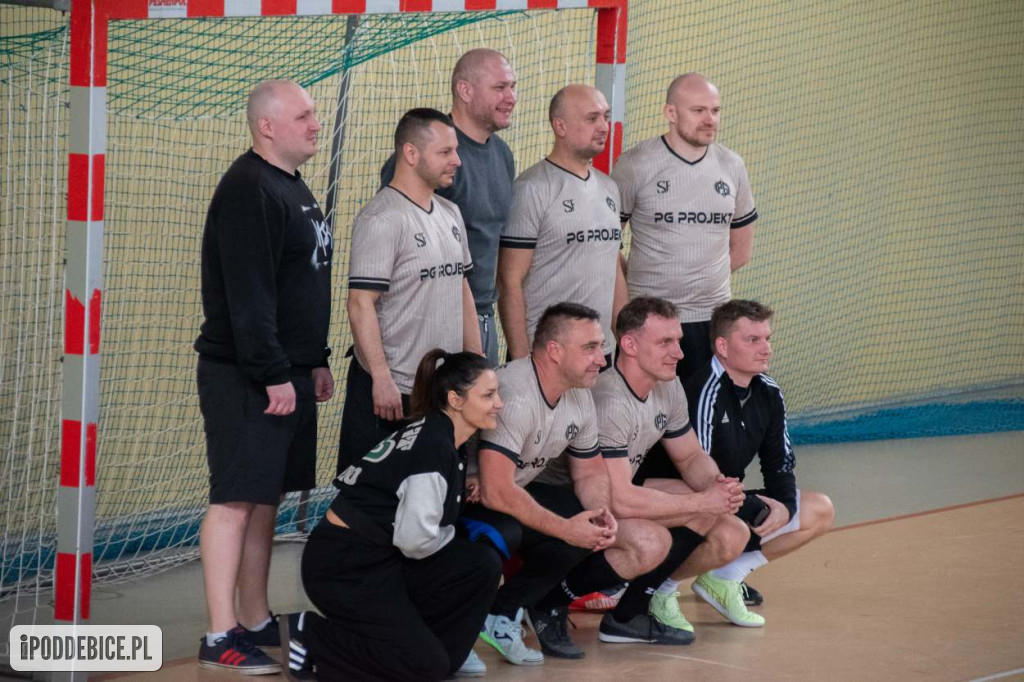 Policjantki i policjanci zagrali w Turnieju Halowej Piłki Nożnej