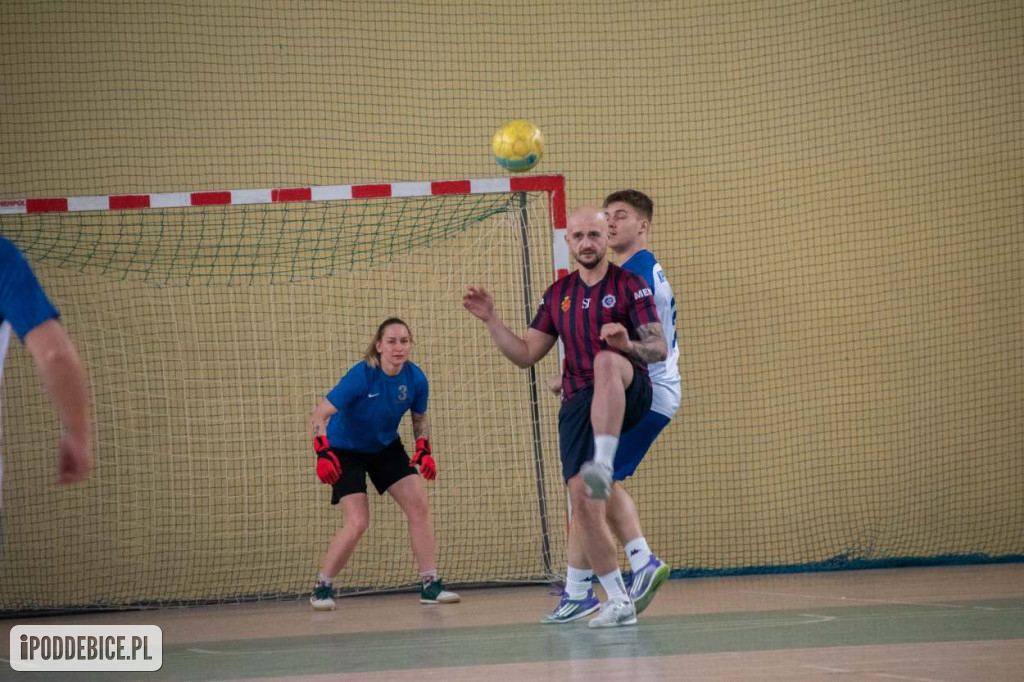 Policjantki i policjanci zagrali w Turnieju Halowej Piłki Nożnej