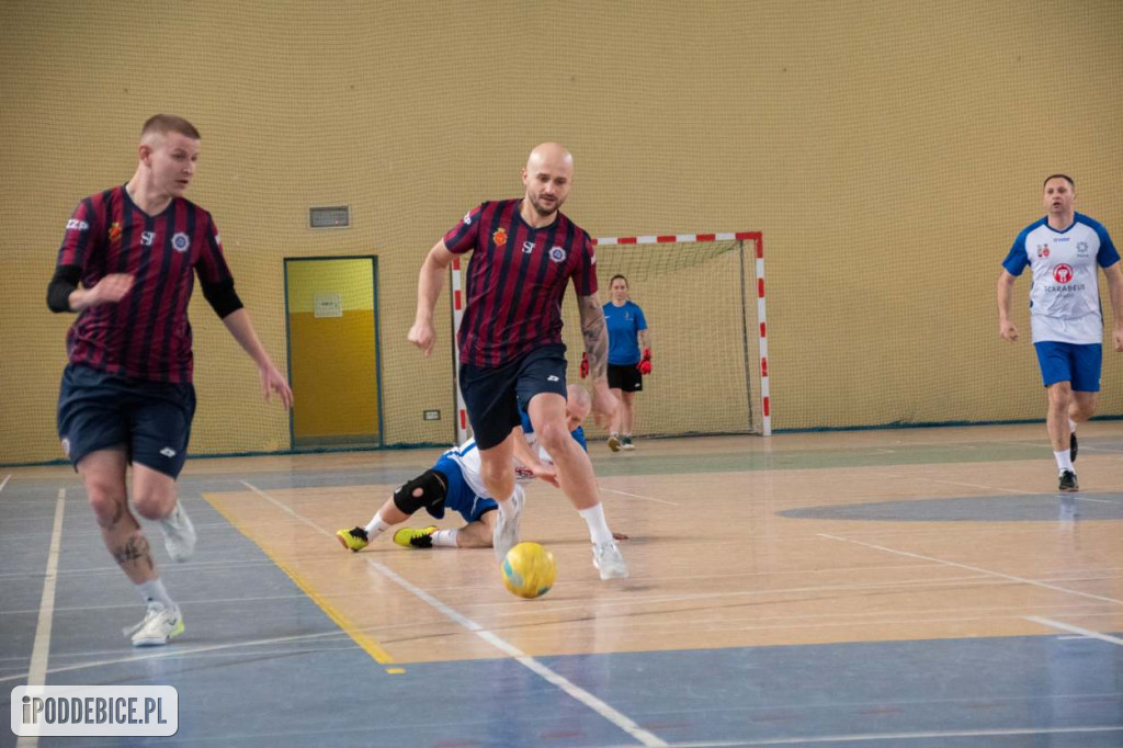 Policjantki i policjanci zagrali w Turnieju Halowej Piłki Nożnej