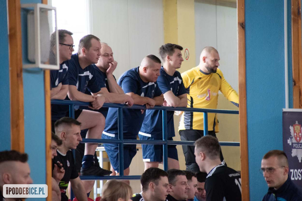 Policjantki i policjanci zagrali w Turnieju Halowej Piłki Nożnej