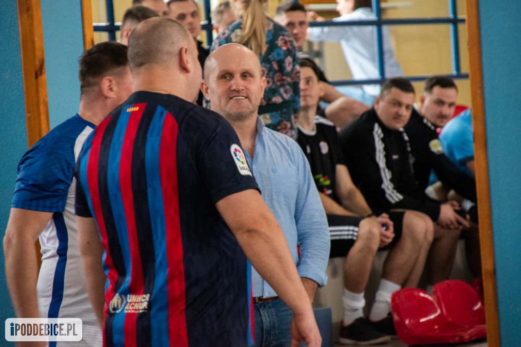 Policjantki i policjanci zagrali w Turnieju Halowej Piłki Nożnej