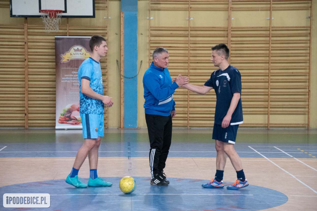 Policjantki i policjanci zagrali w Turnieju Halowej Piłki Nożnej