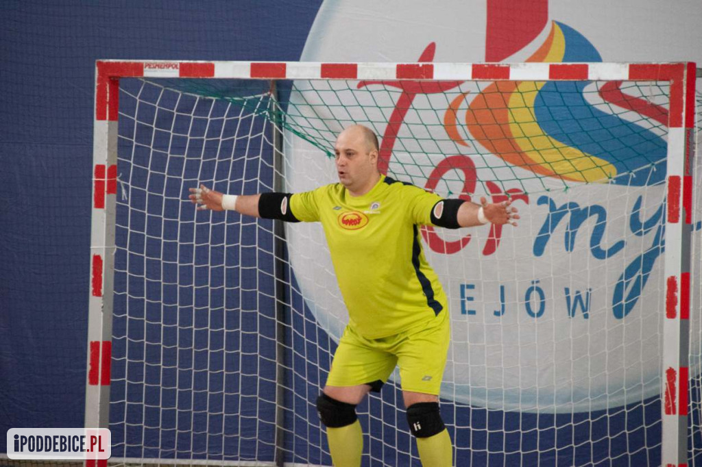 Policjantki i policjanci zagrali w Turnieju Halowej Piłki Nożnej