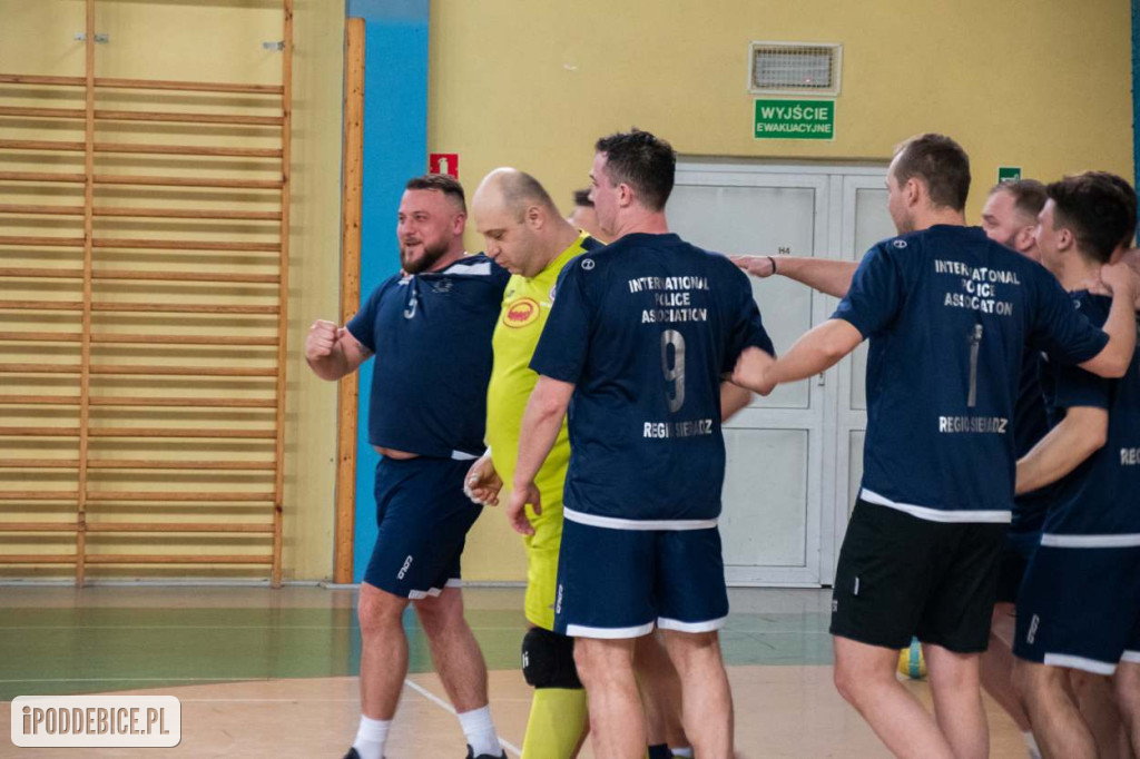 Policjantki i policjanci zagrali w Turnieju Halowej Piłki Nożnej