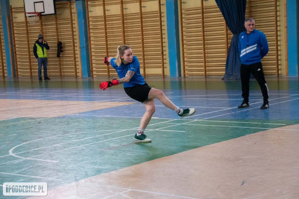 Policjantki i policjanci zagrali w Turnieju Halowej Piłki Nożnej