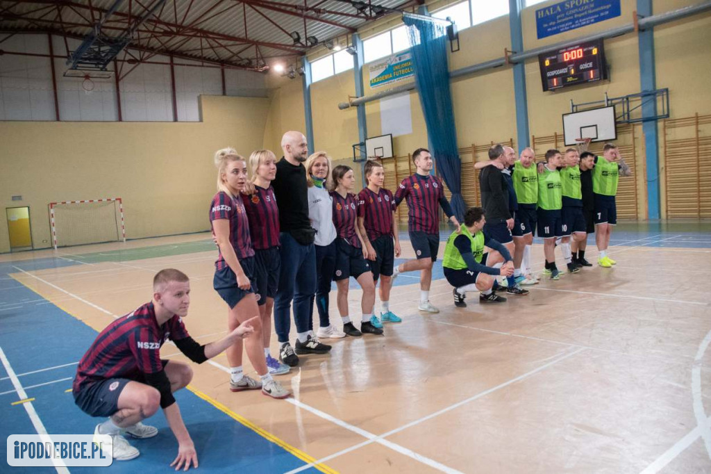 Policjantki i policjanci zagrali w Turnieju Halowej Piłki Nożnej