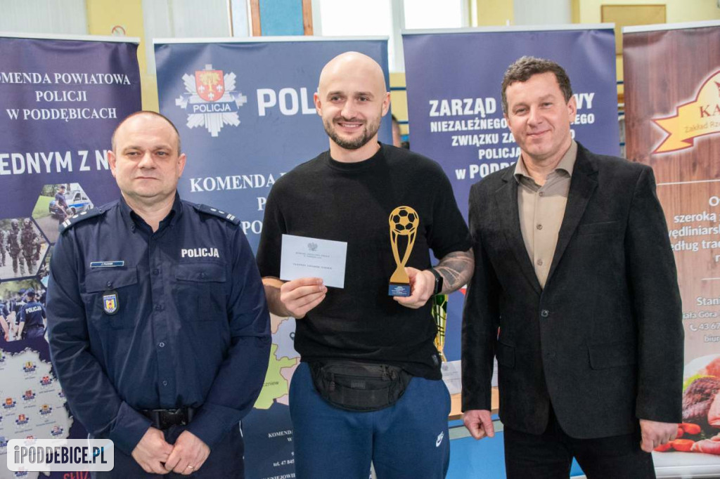 Policjantki i policjanci zagrali w Turnieju Halowej Piłki Nożnej