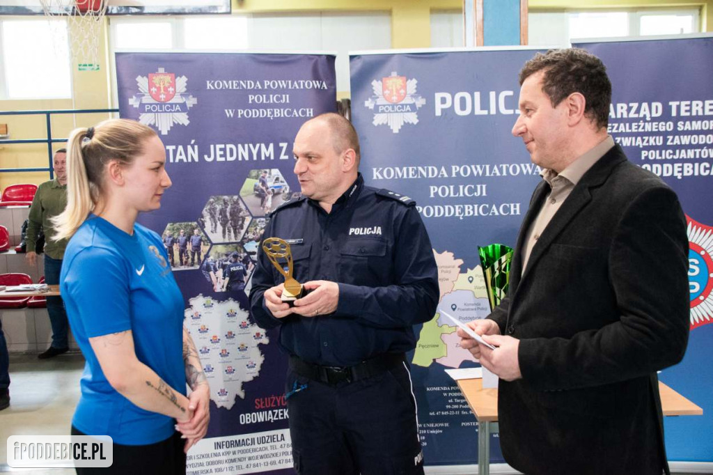 Policjantki i policjanci zagrali w Turnieju Halowej Piłki Nożnej