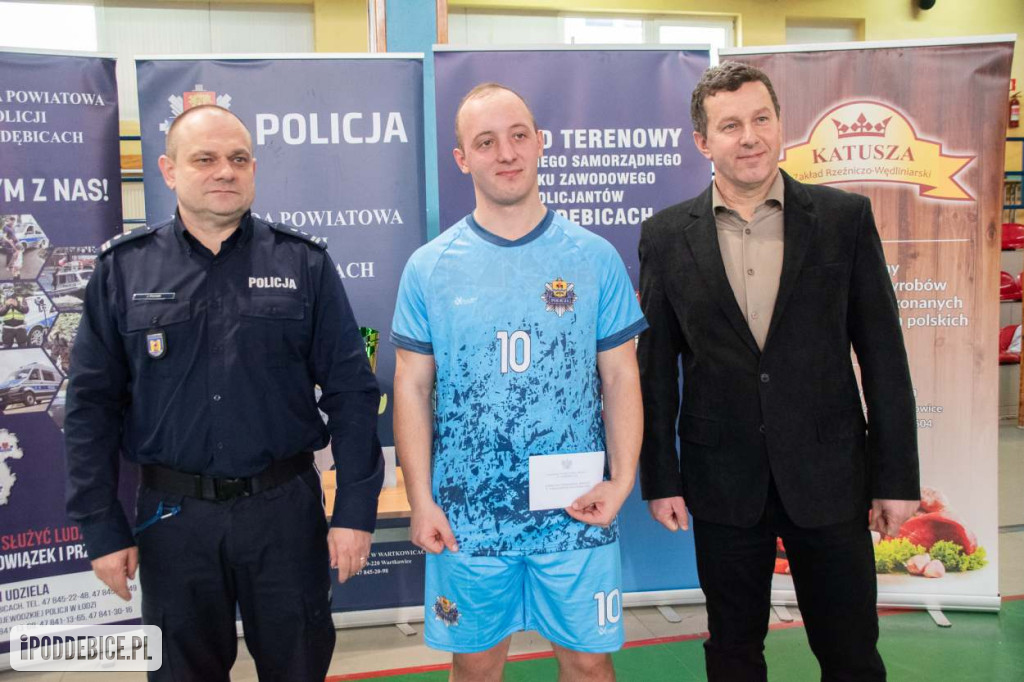 Policjantki i policjanci zagrali w Turnieju Halowej Piłki Nożnej