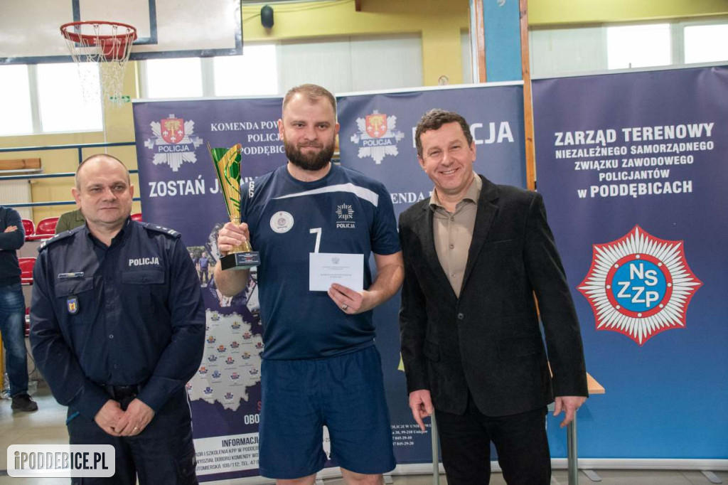 Policjantki i policjanci zagrali w Turnieju Halowej Piłki Nożnej