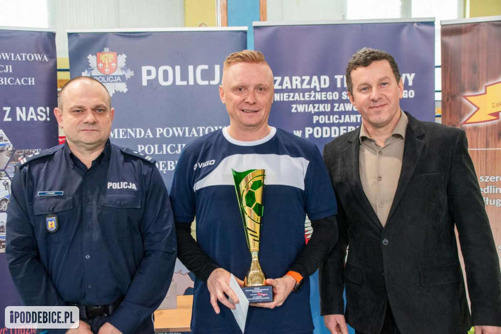 Policjantki i policjanci zagrali w Turnieju Halowej Piłki Nożnej