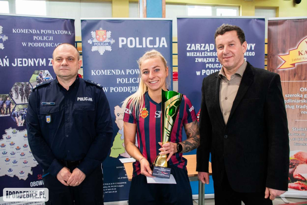 Policjantki i policjanci zagrali w Turnieju Halowej Piłki Nożnej