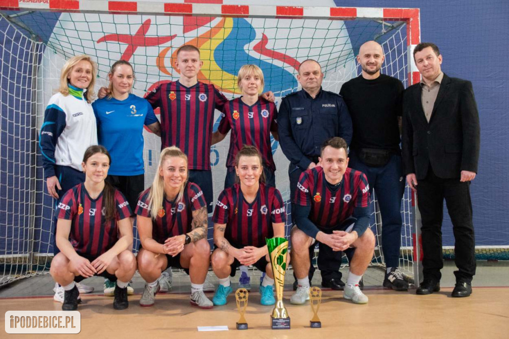 Policjantki i policjanci zagrali w Turnieju Halowej Piłki Nożnej