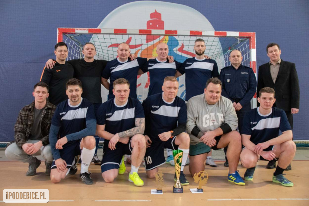 Policjantki i policjanci zagrali w Turnieju Halowej Piłki Nożnej