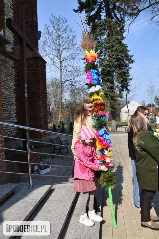 Osiem metrów tradycji. Olbrzymie palmy wielkanocne