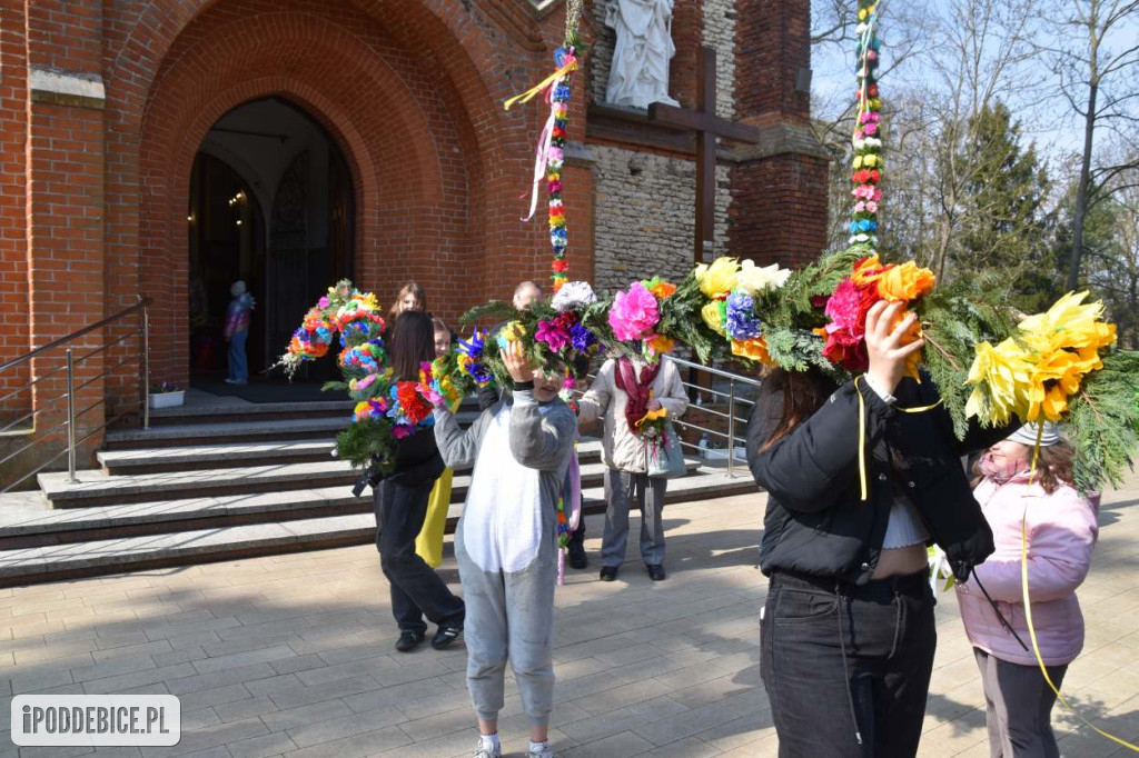 Osiem metrów tradycji. Olbrzymie palmy wielkanocne