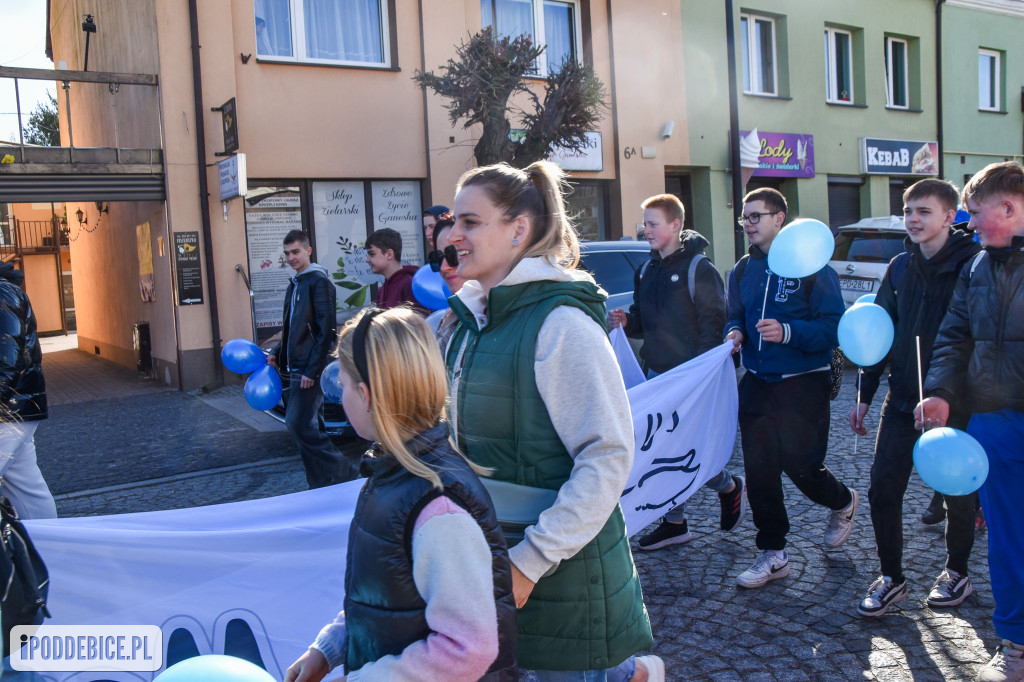 Solidarność w kolorze błękitu. Marsz dla świadomości autyzmu