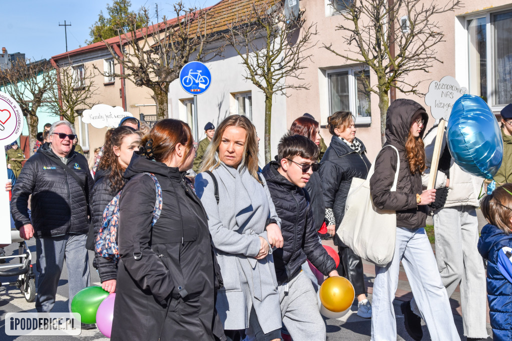Solidarność w kolorze błękitu. Marsz dla świadomości autyzmu