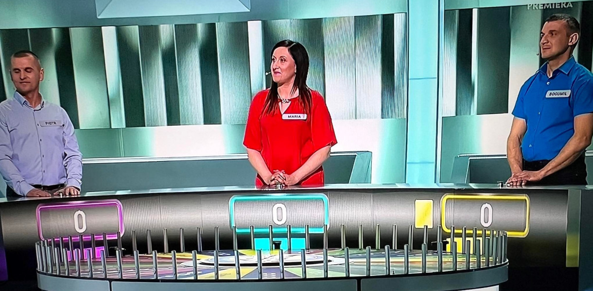 Maria Zimna - recepcjonistka z Uniejowa wygrała środowy odcinek teleturnieju Telewizji Polskiej. fot. TVP2/Koło Fortuny