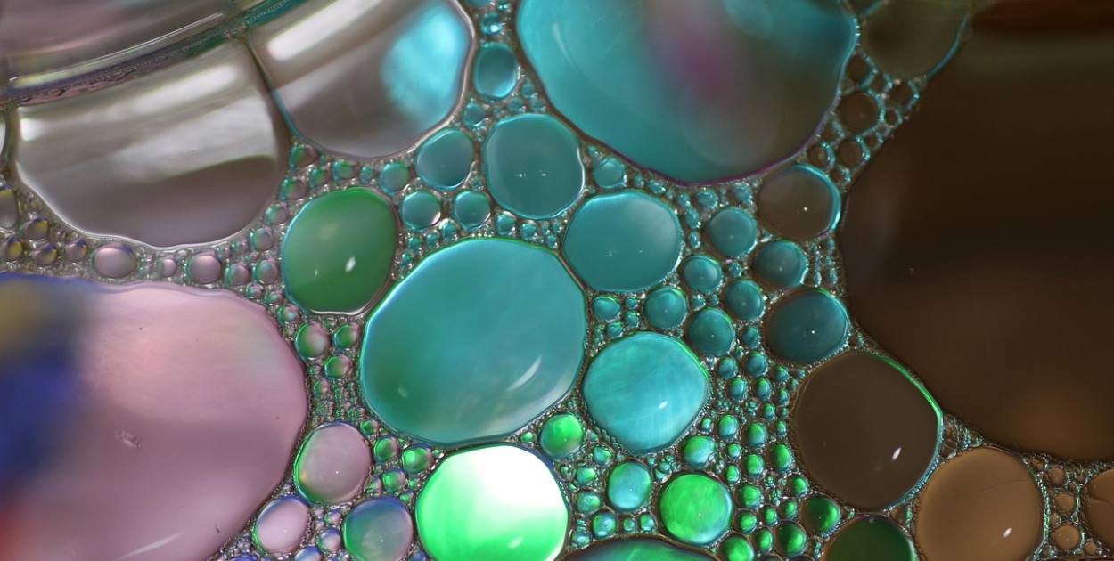 https://pixabay.com/photos/oil-in-water-fluid-abstract-texture-1346819/